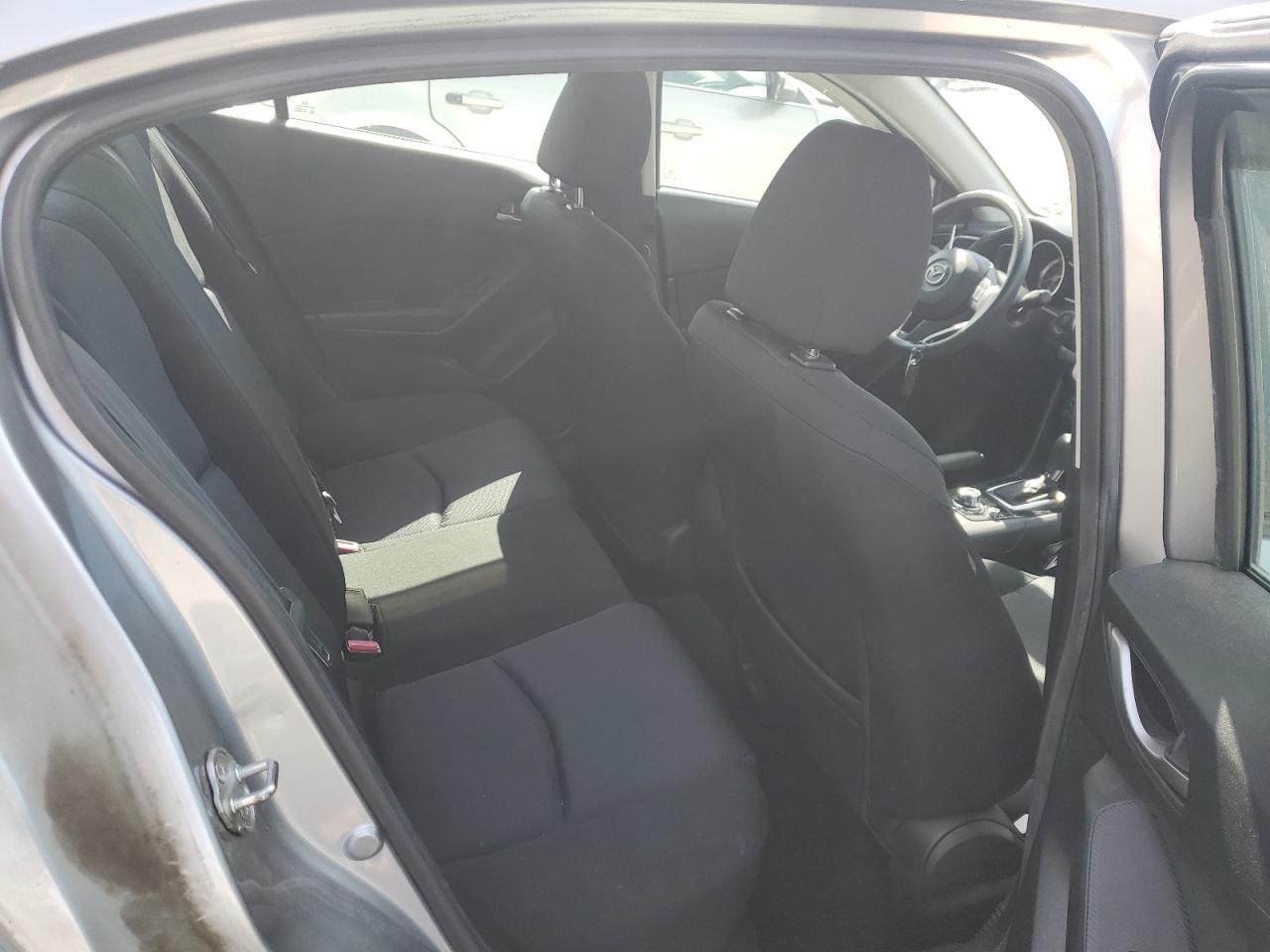 2016 Mazda 3 - Image 10