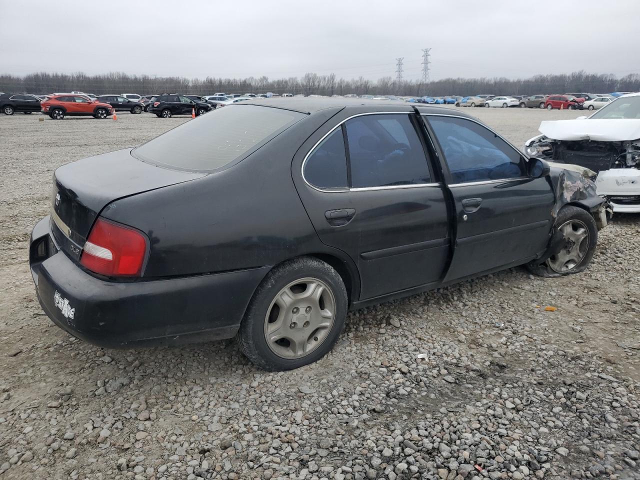 2000 Nissan Altima - Image 3