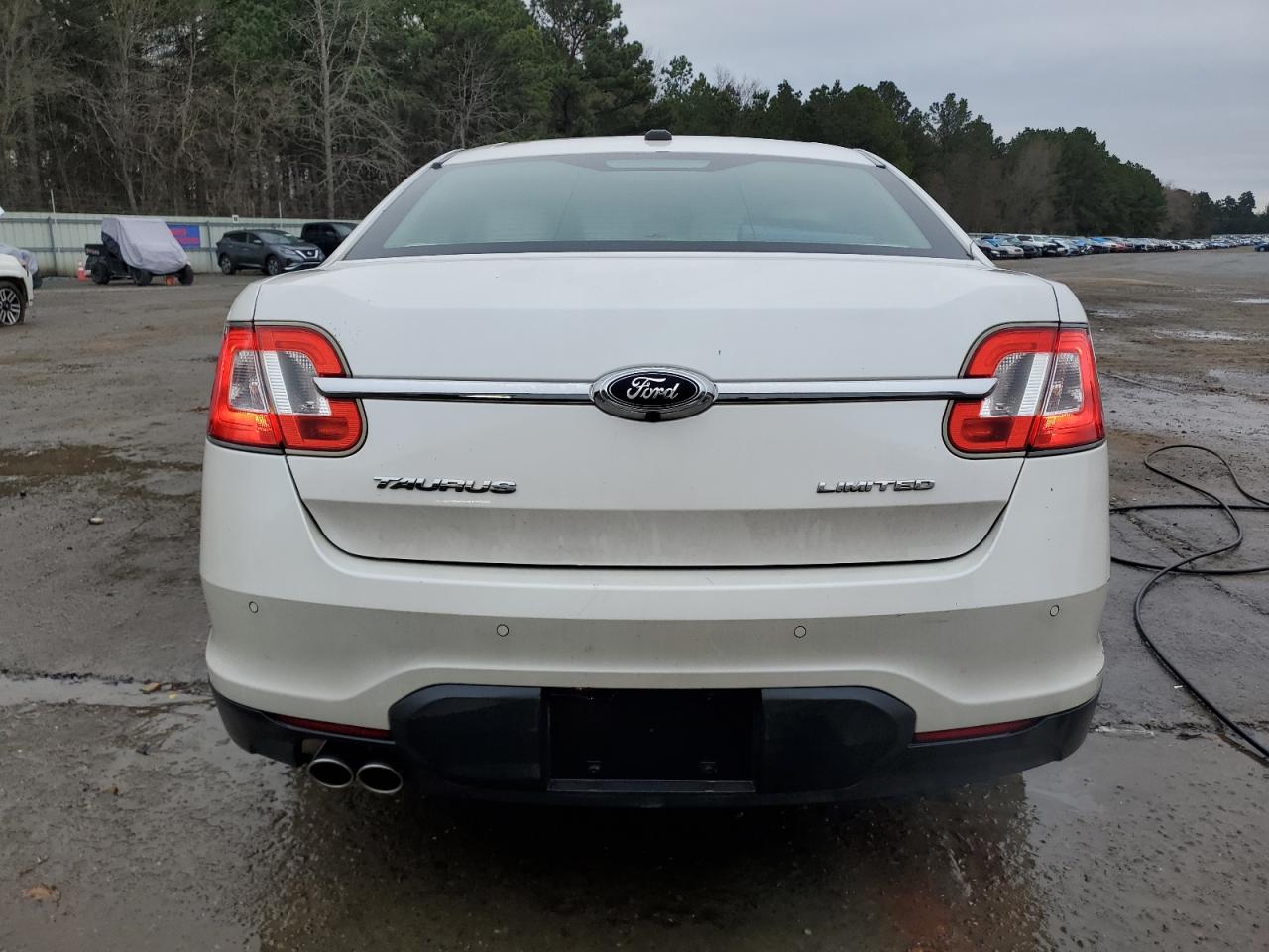 2010 Ford Taurus - Image 6