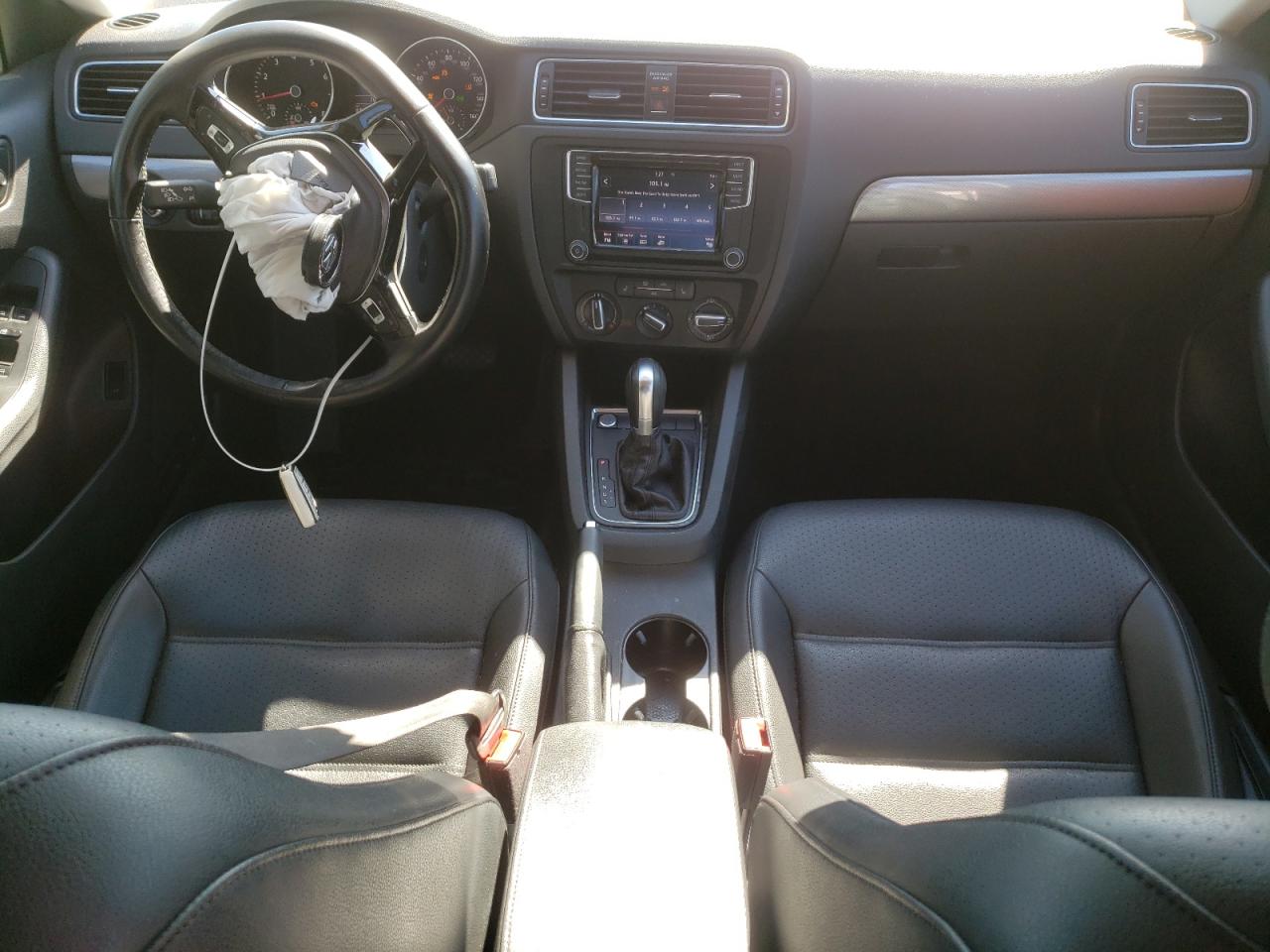 2017 Volkswagen Jetta - Image 8