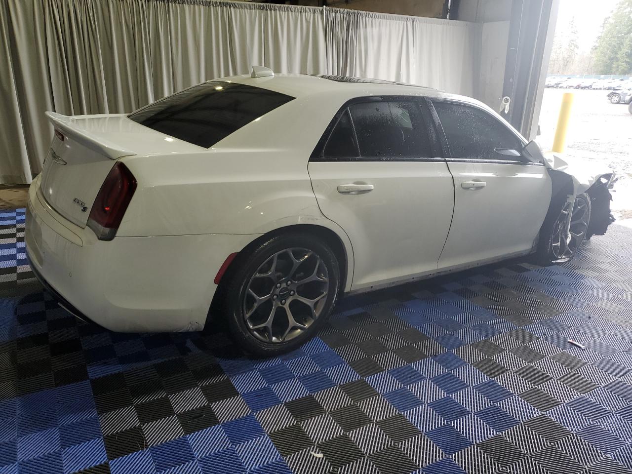 2018 Chrysler 300 - Image 3