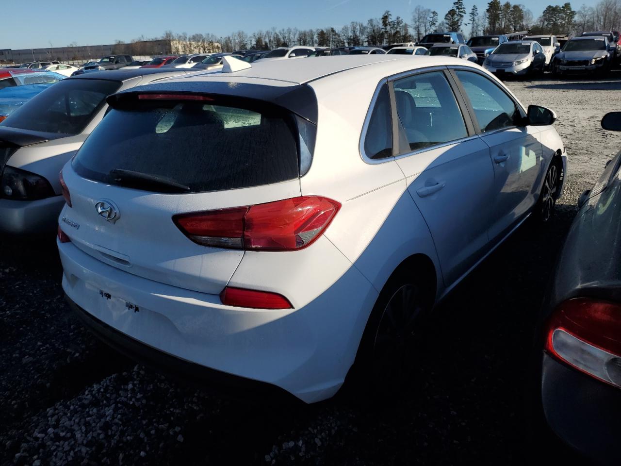 2018 Hyundai Elantra - Image 3