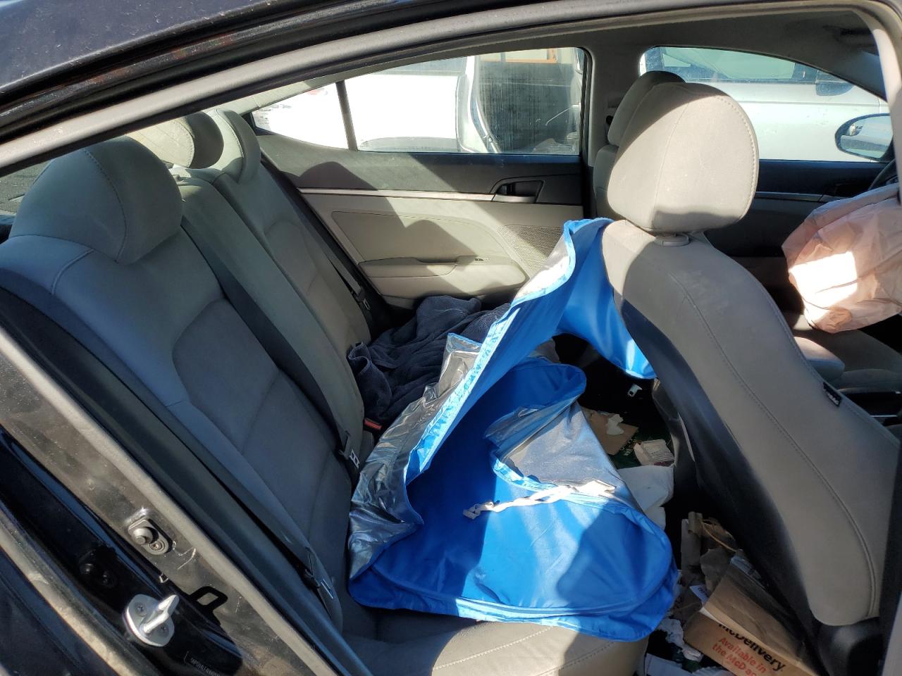 2017 Hyundai Elantra - Image 10