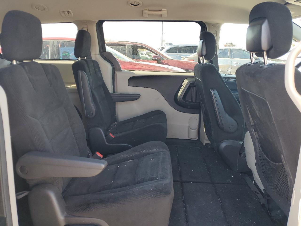 2016 Dodge Caravan - Image 11