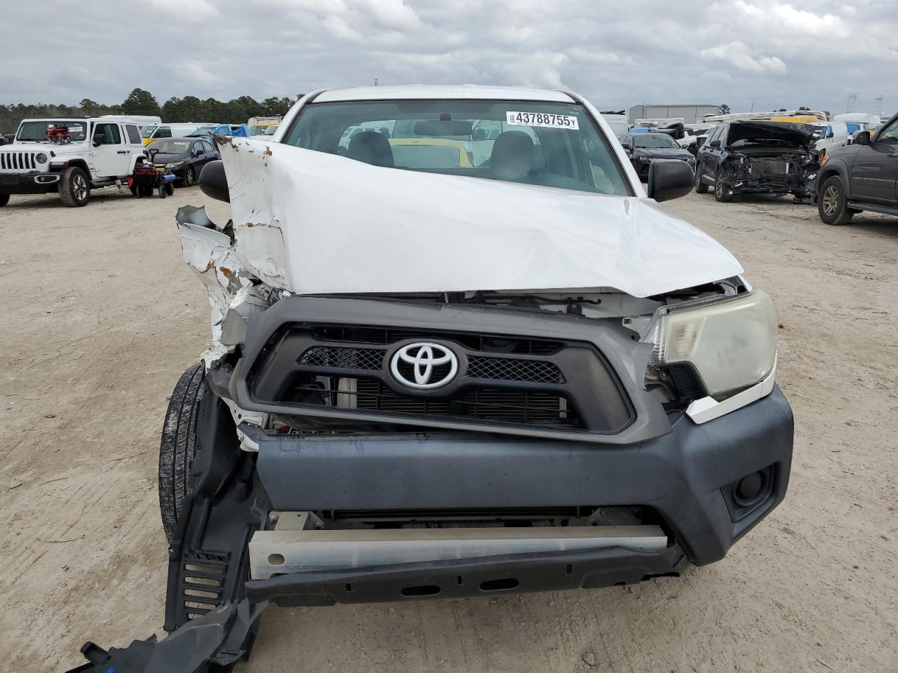 2015 Toyota Tacoma - Image 5