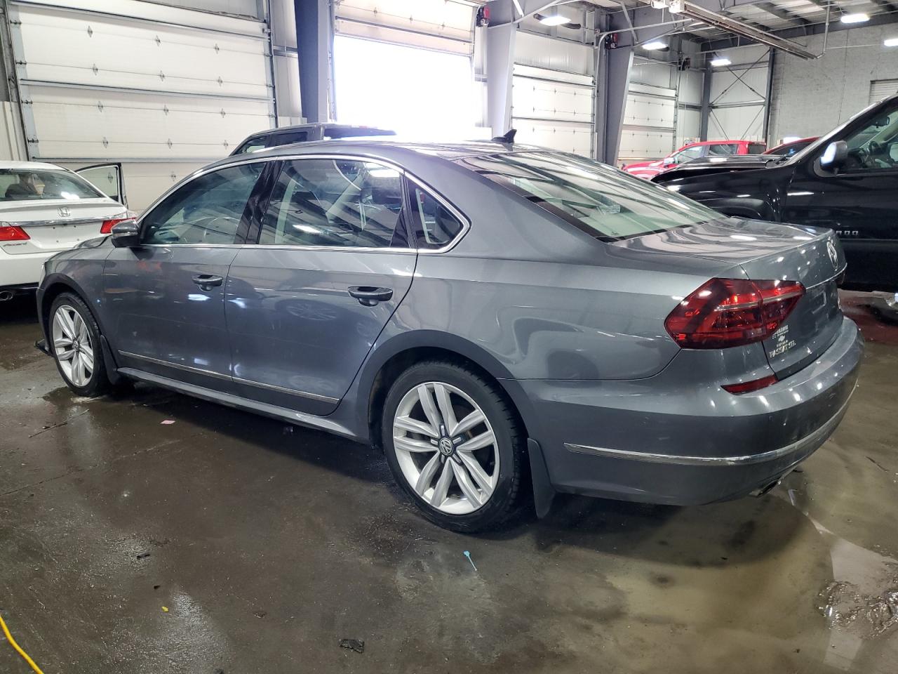 2017 Volkswagen Passat - Image 2