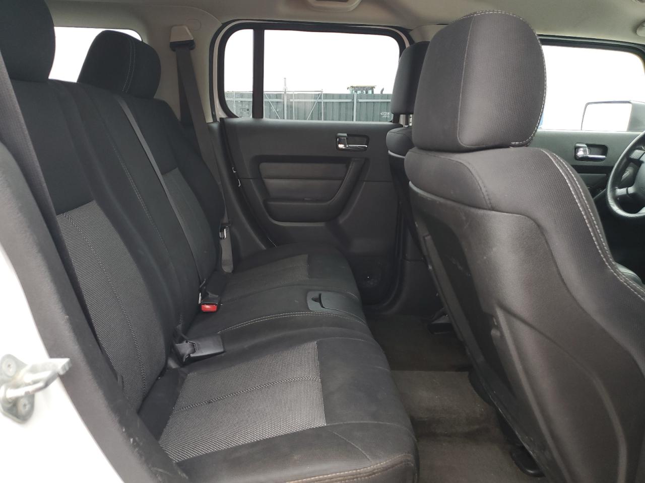 2009 Hummer H3 - Image 11