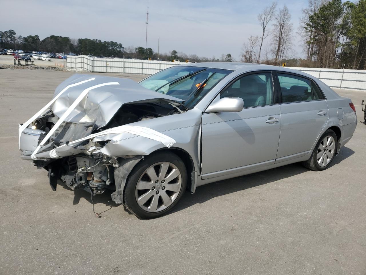 2006 Toyota Avalon - Image 1