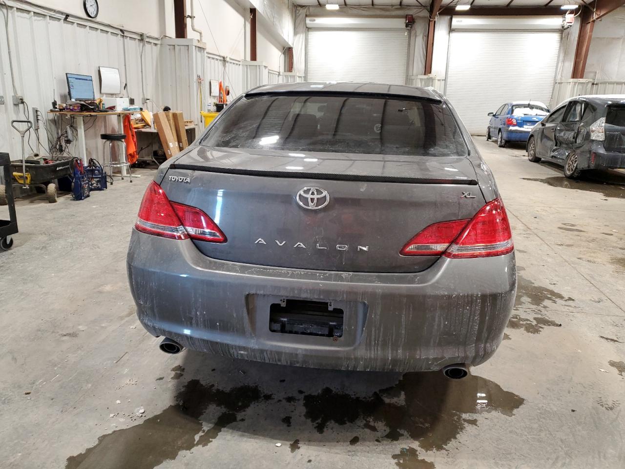 2006 Toyota Avalon - Image 6