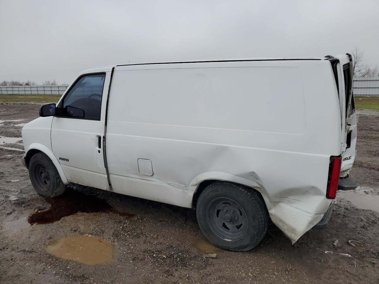 1997 Chevrolet Astro - Image 2