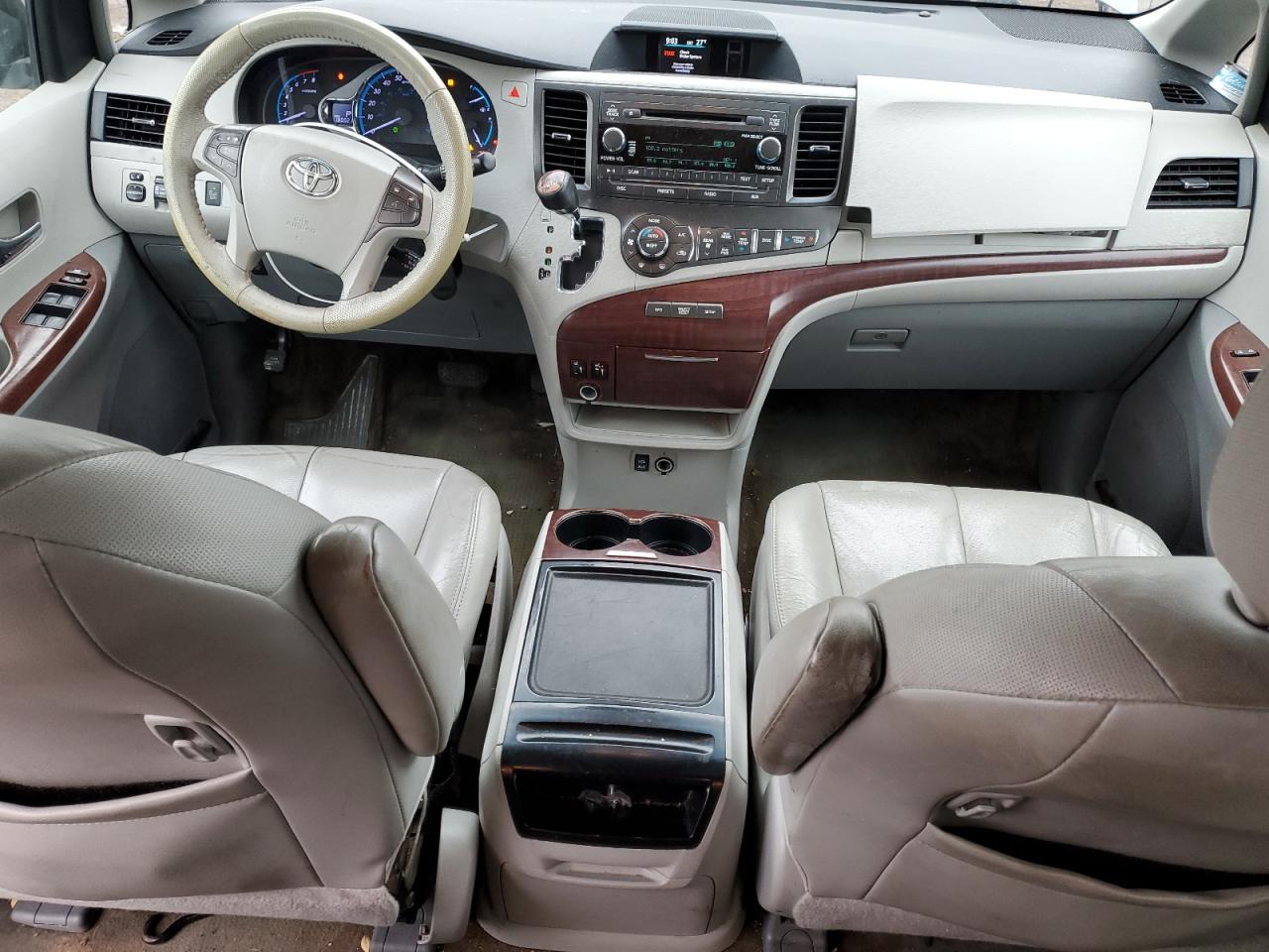 2013 Toyota Sienna - Image 8