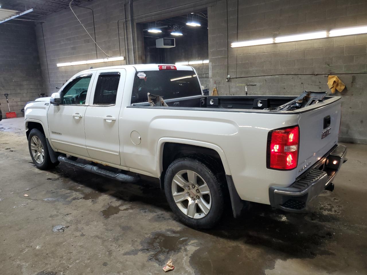 2015 GMC Sierra - Image 2