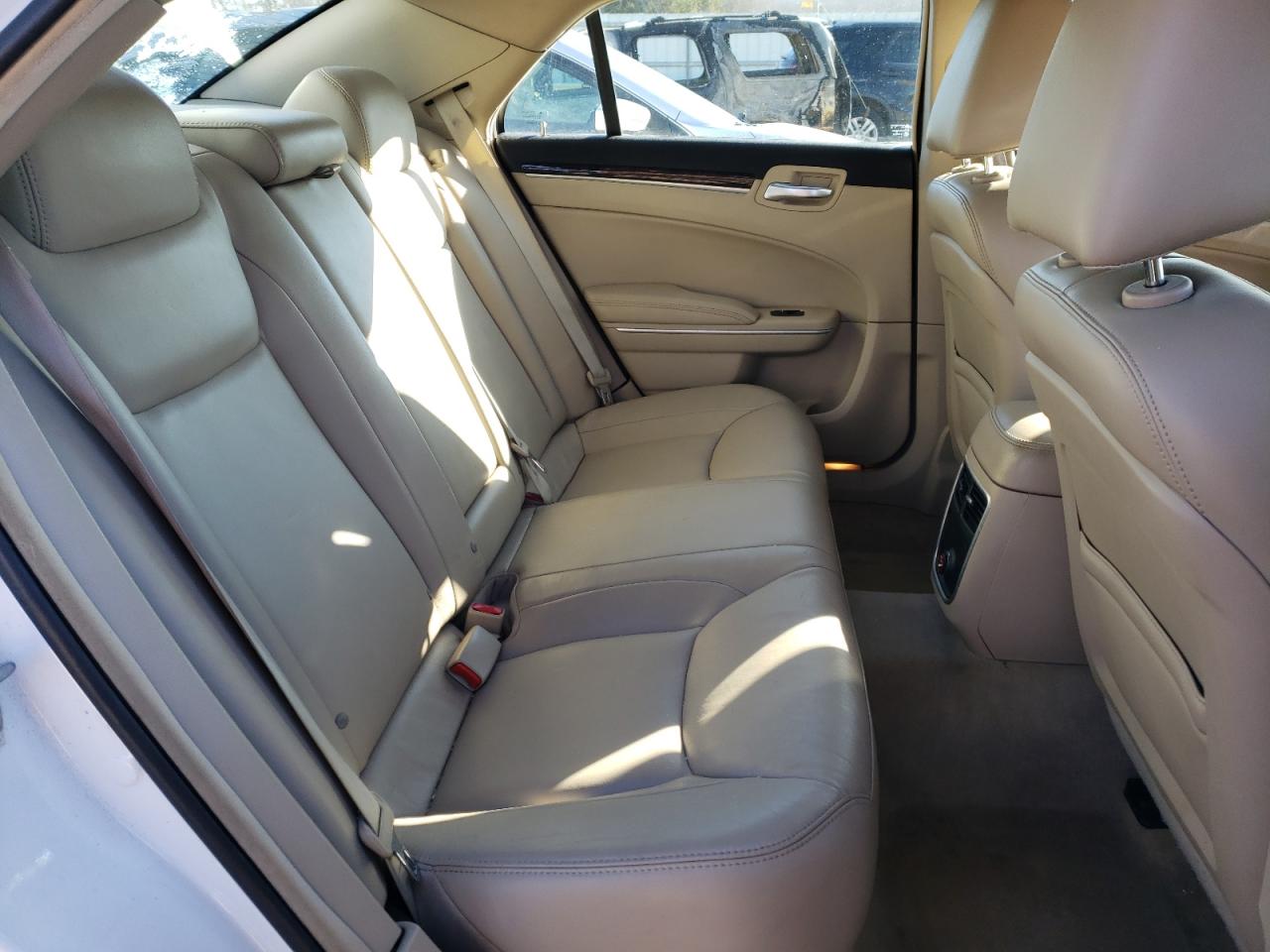 2012 Chrysler 300 - Image 11