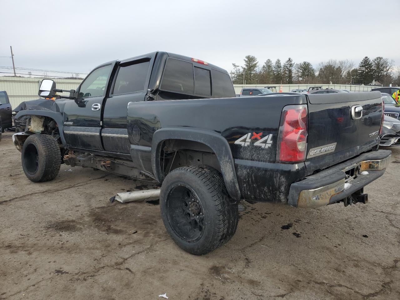 2005 Chevrolet Silverado - Image 2