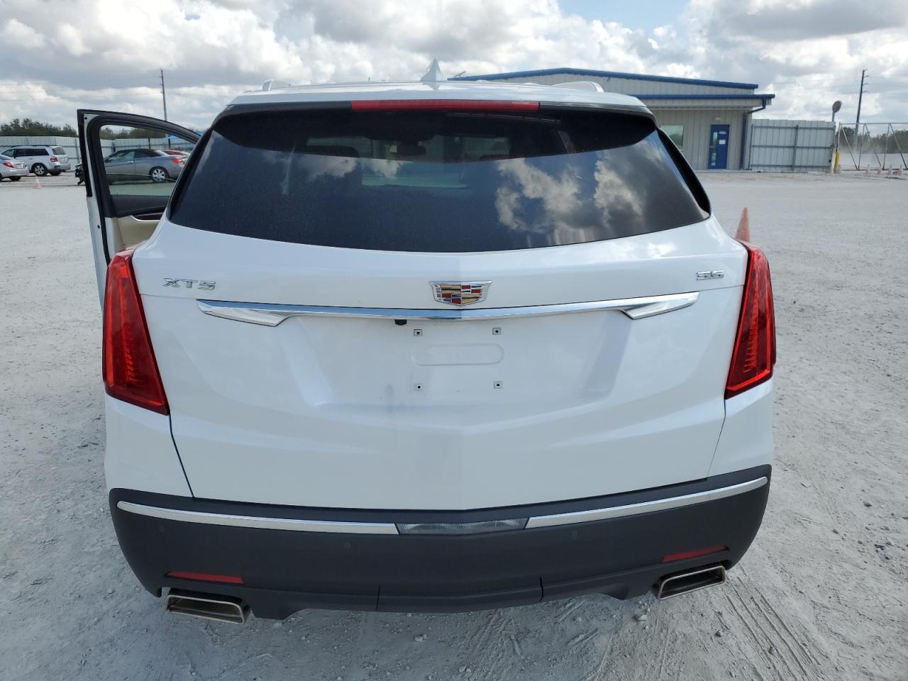 2017 Cadillac XT5 - Image 6
