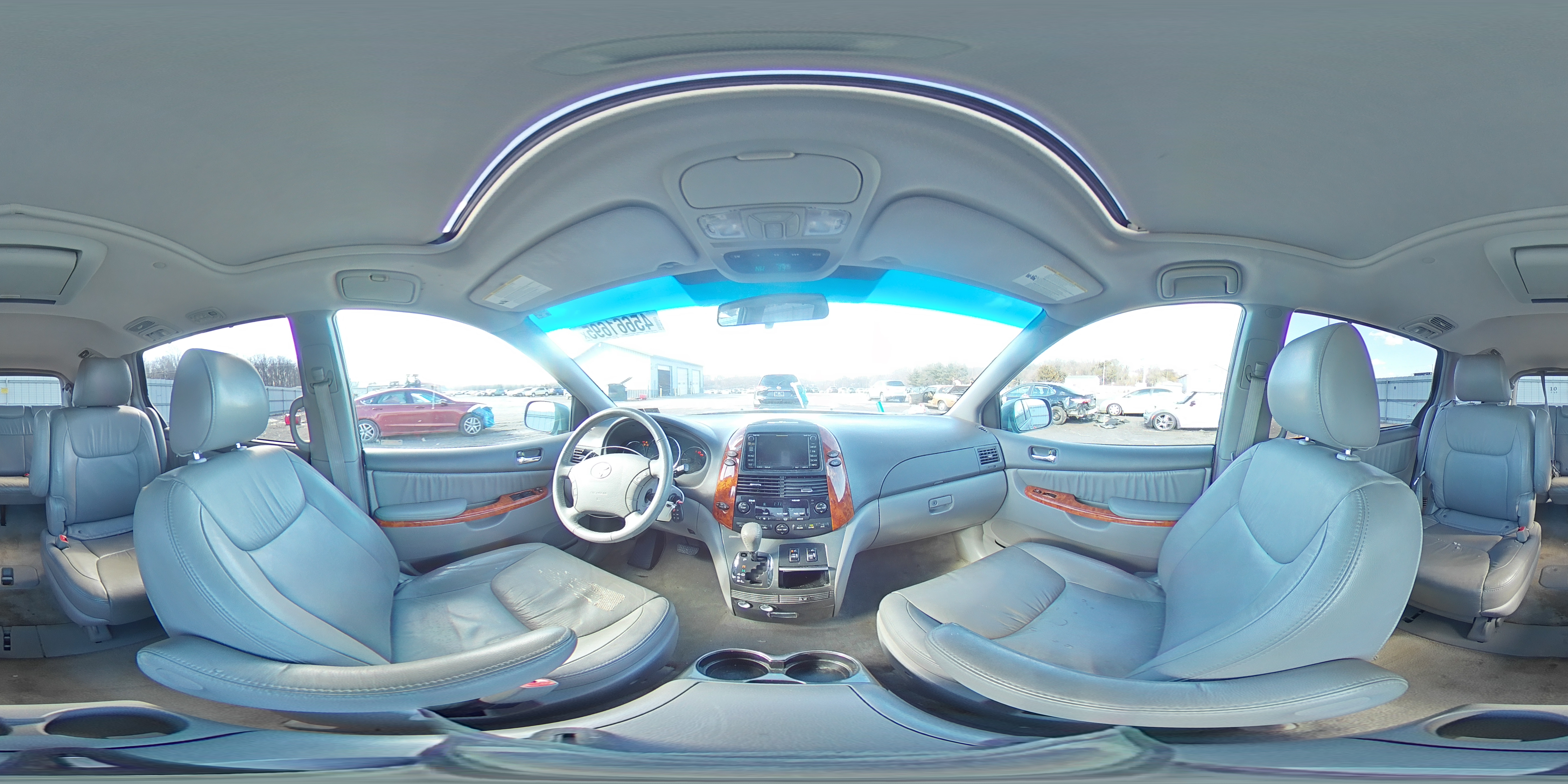 2010 Toyota Sienna - Image 14