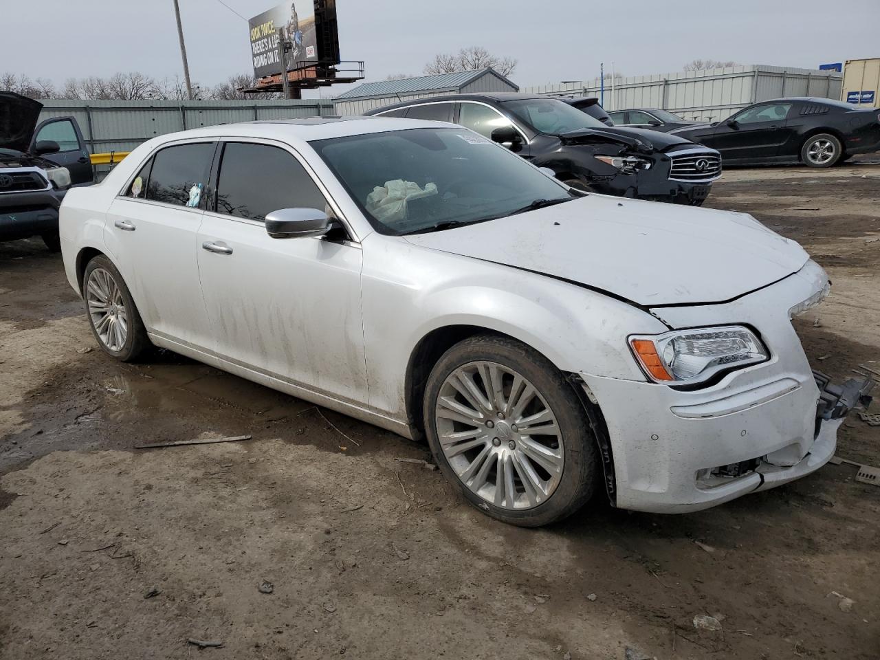 2013 Chrysler 300 - Image 4