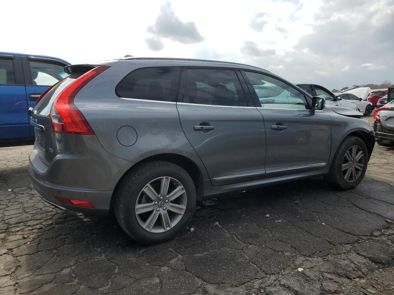 2017 Volvo XC60 - Image 3