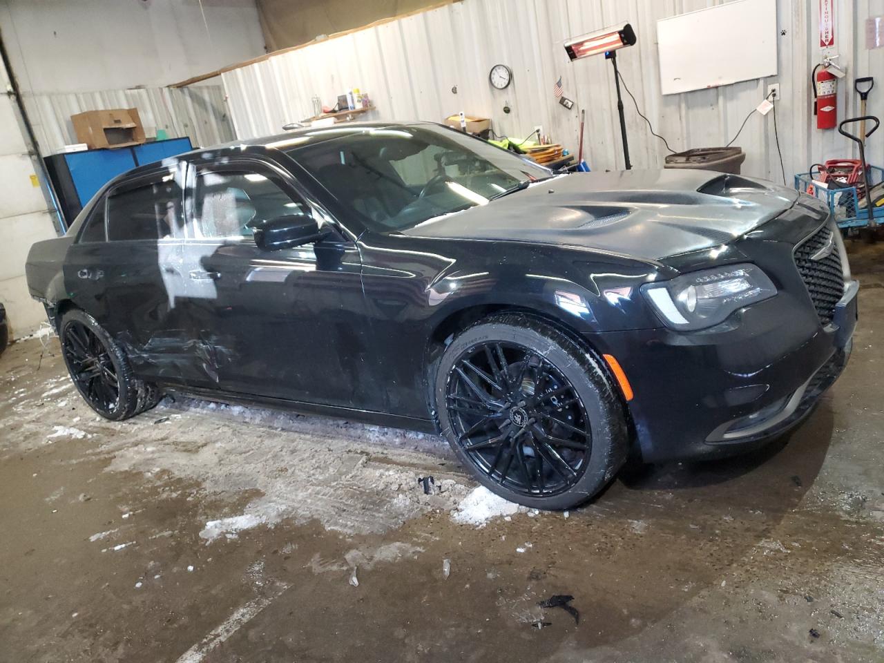 2016 Chrysler 300 - Image 4
