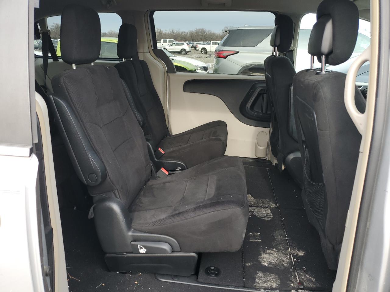 2011 Chrysler Town & Country - Image 11