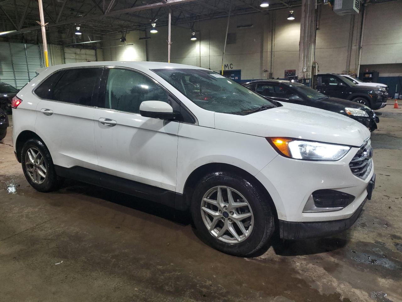 2022 Ford Edge - Image 4