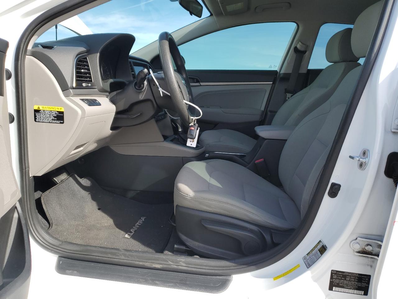 2017 Hyundai Elantra - Image 7