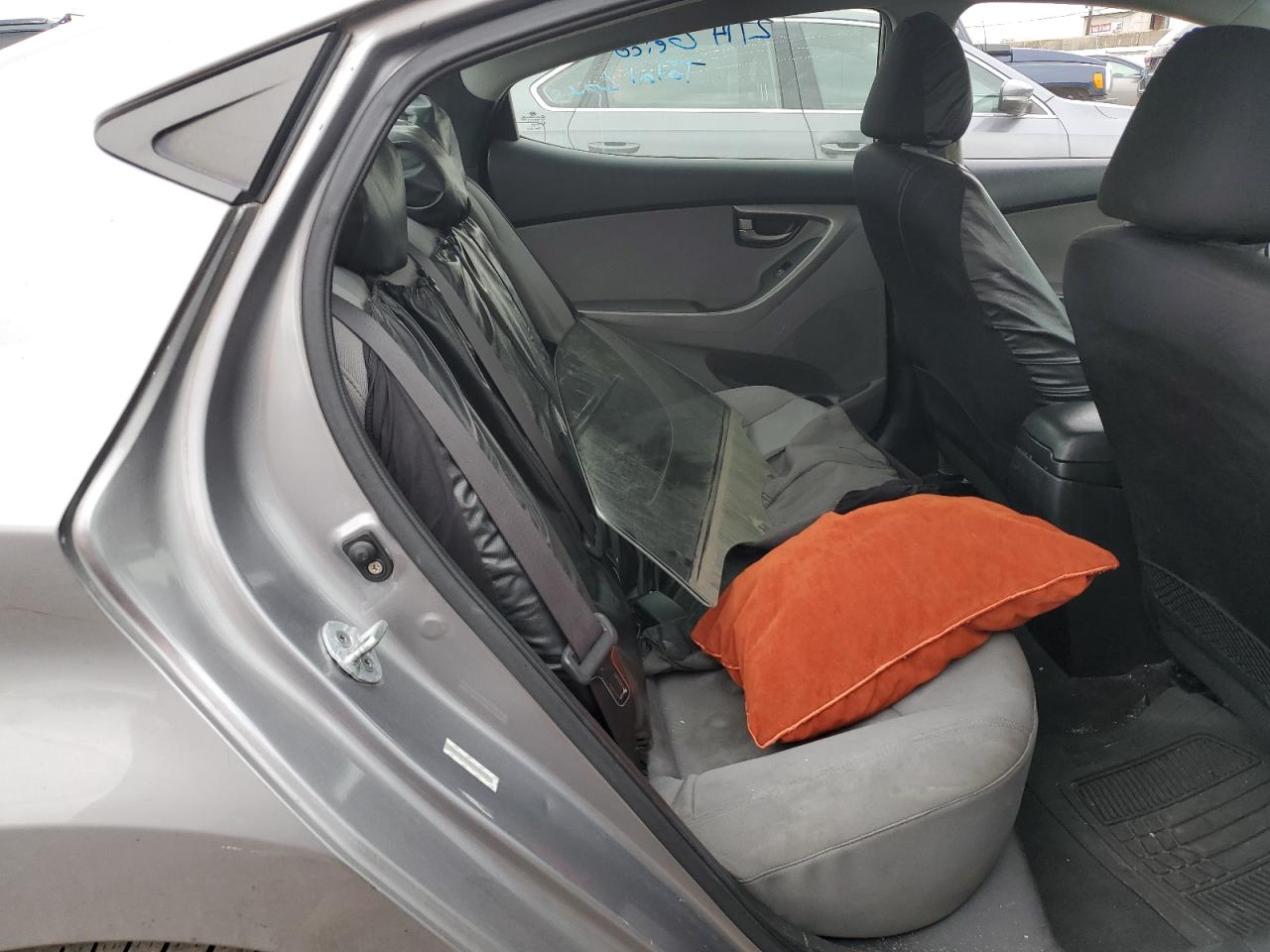 2012 Hyundai Elantra - Image 10