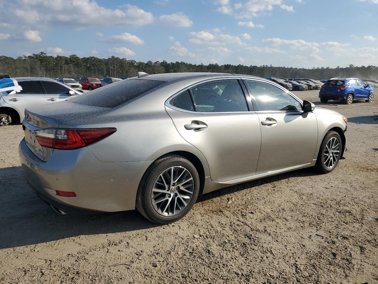 2018 Lexus ES - Image 3