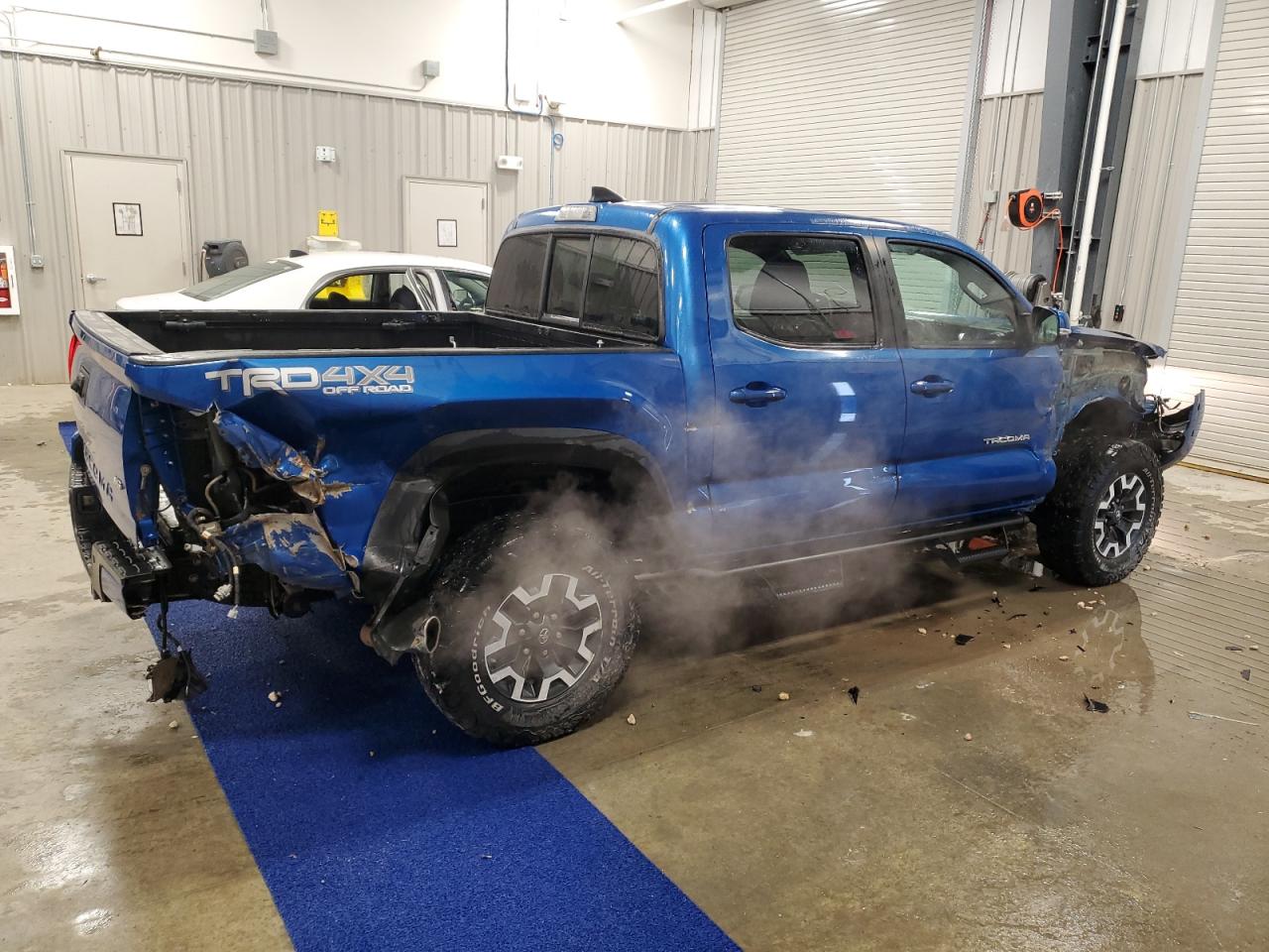 2016 Toyota Tacoma - Image 3