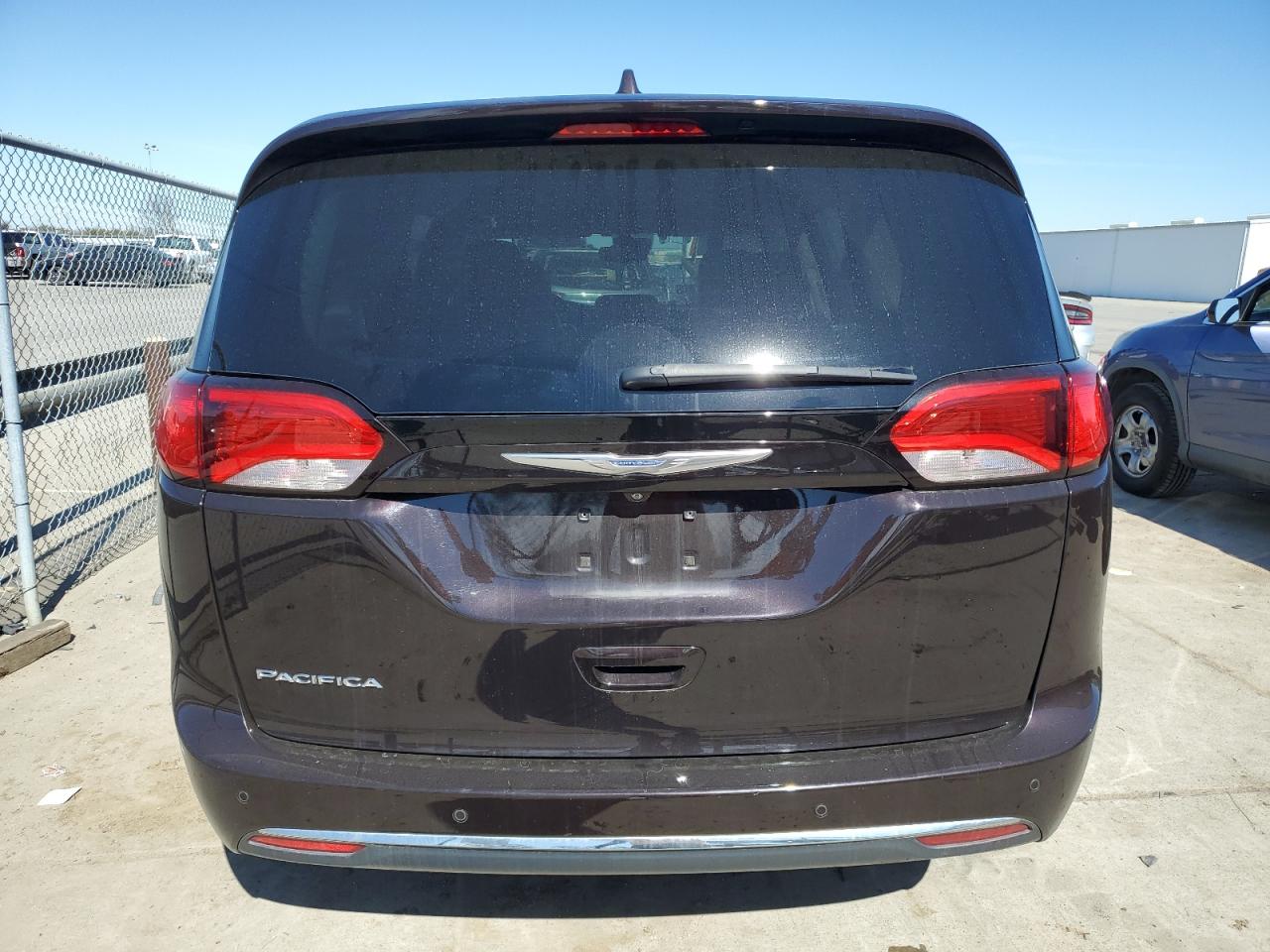 2017 Chrysler Pacifica - Image 6