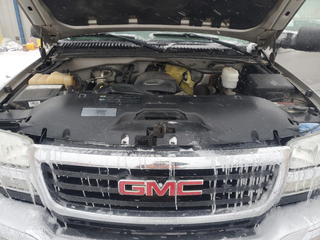 2004 GMC Sierra - Image 11