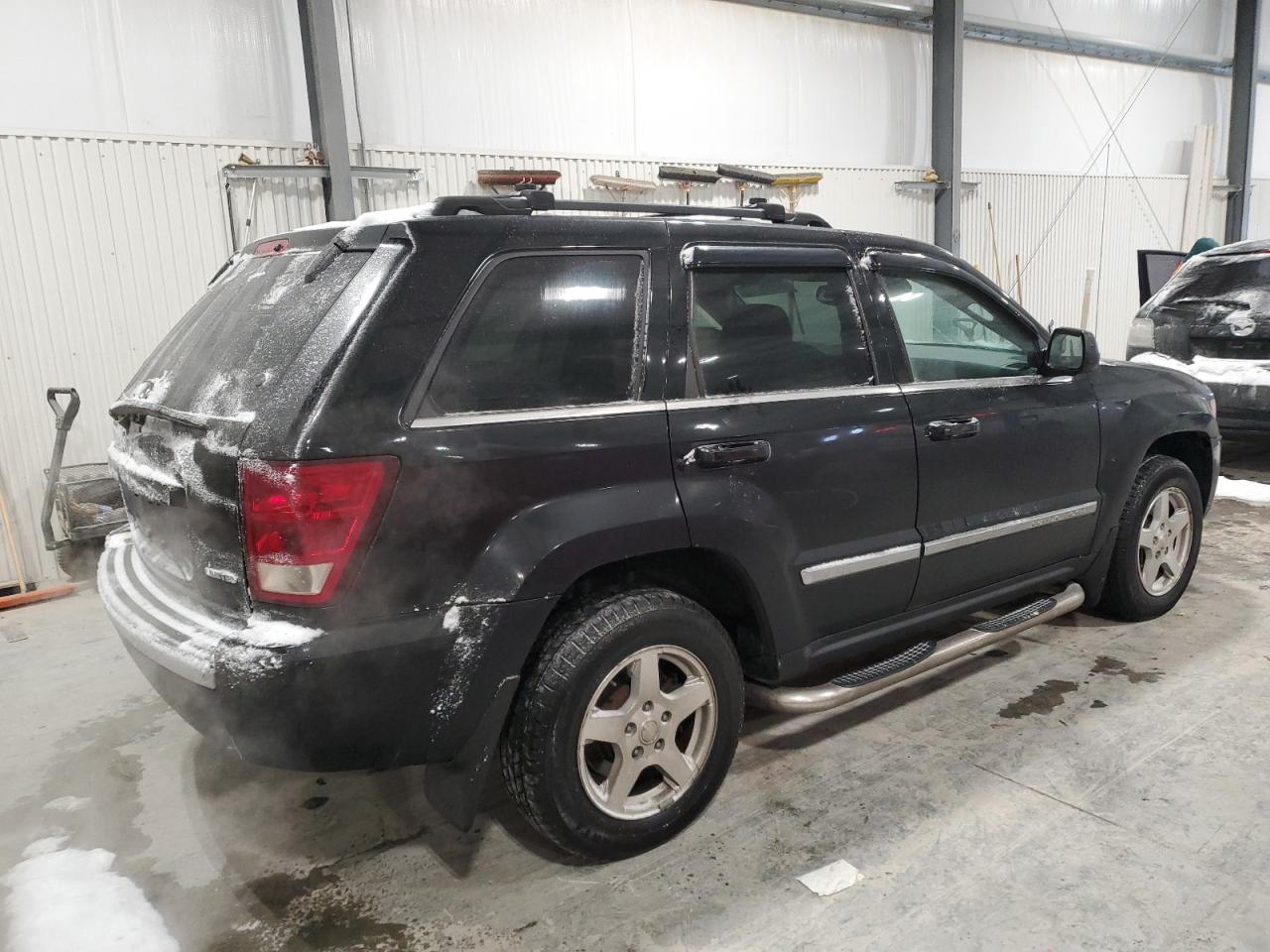 2005 Jeep Grand Cherokee - Image 3