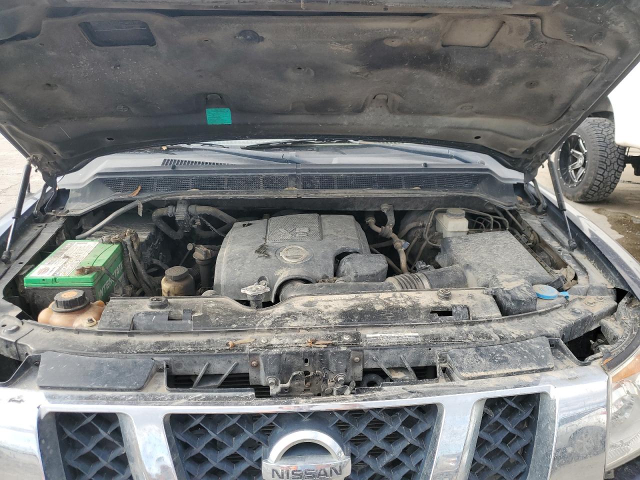 2010 Nissan Titan - Image 11
