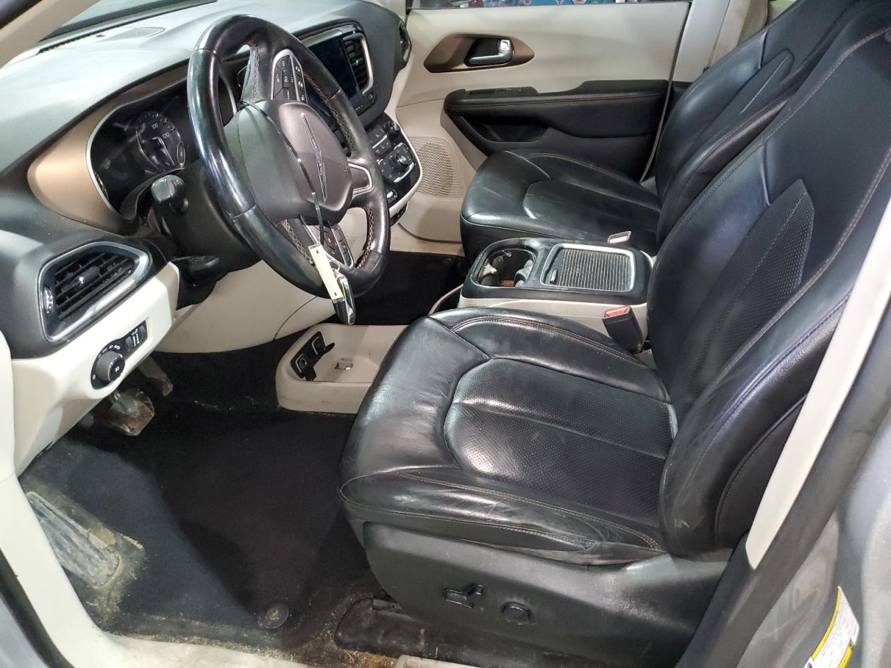 2017 Chrysler Pacifica - Image 7