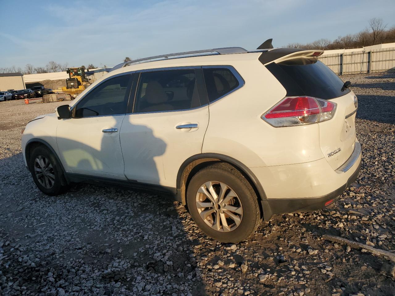 2015 Nissan Rogue - Image 2