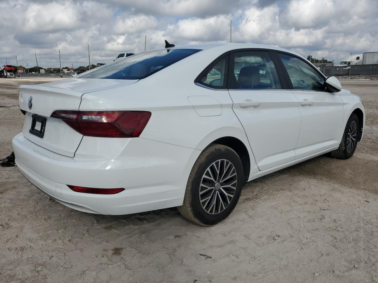 2020 Volkswagen Jetta - Image 3