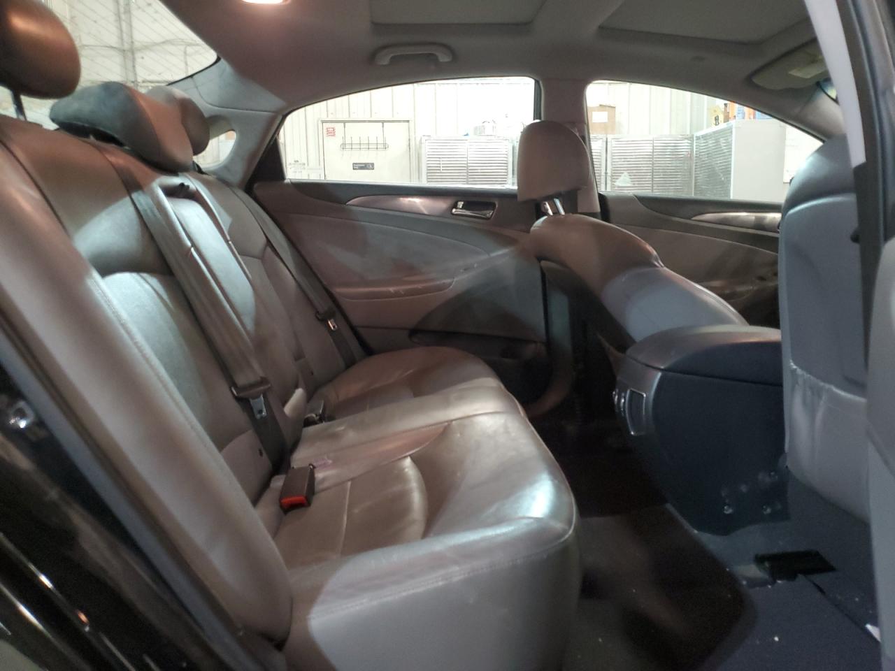 2012 Hyundai Sonata - Image 10