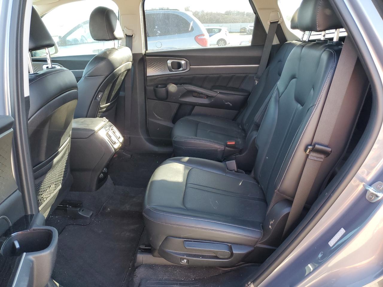 2022 Kia Sorento - Image 11