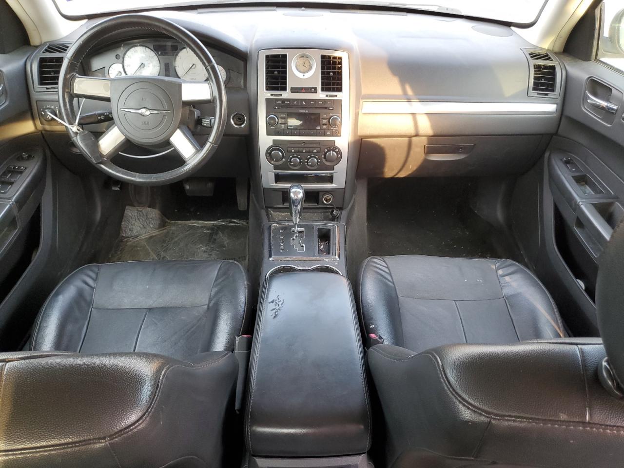 2010 Chrysler 300 - Image 8