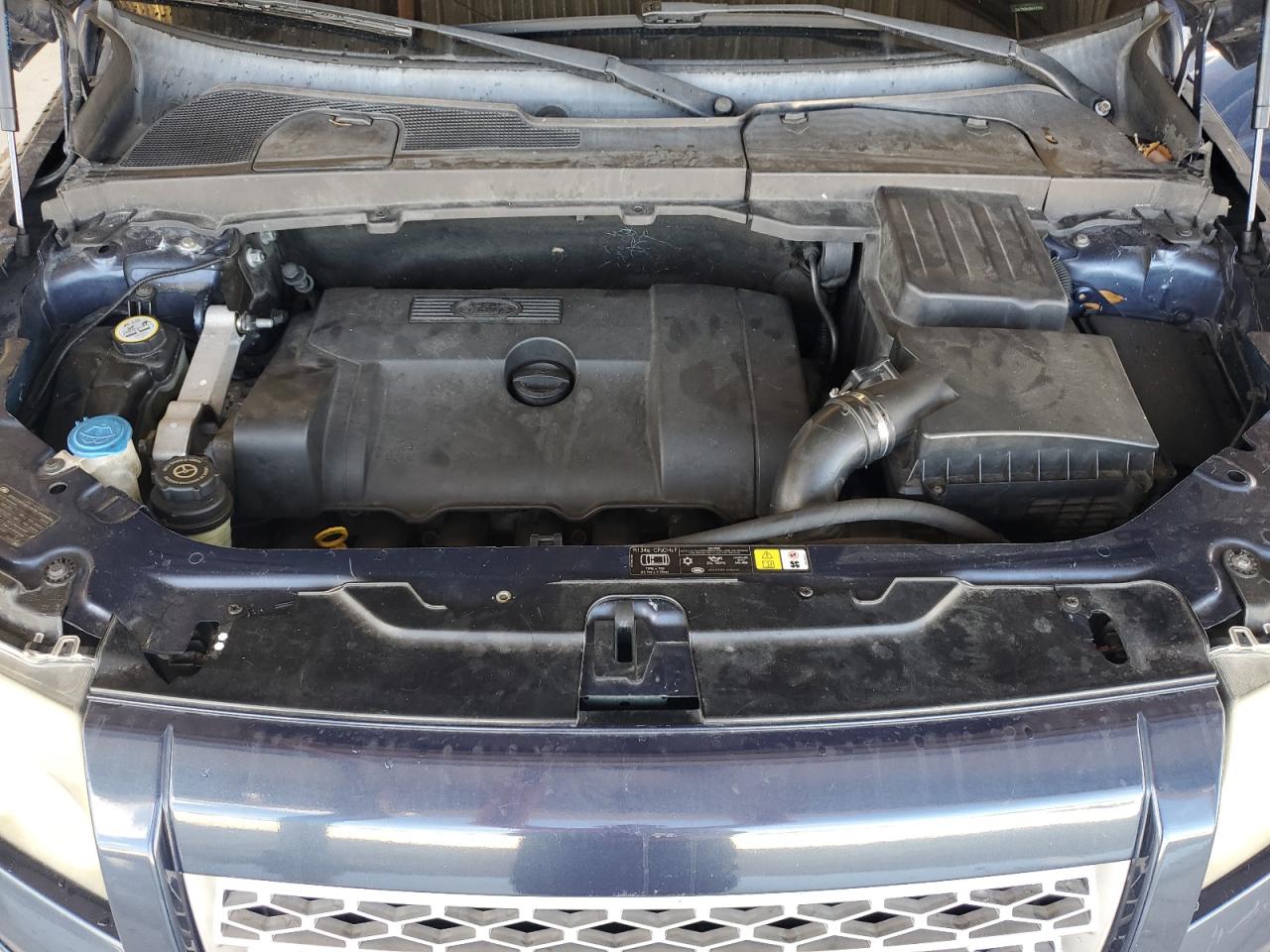 2010 Land Rover LR2 - Image 12