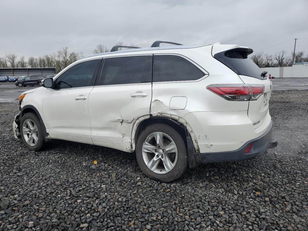 2015 Toyota Highlander - Image 2