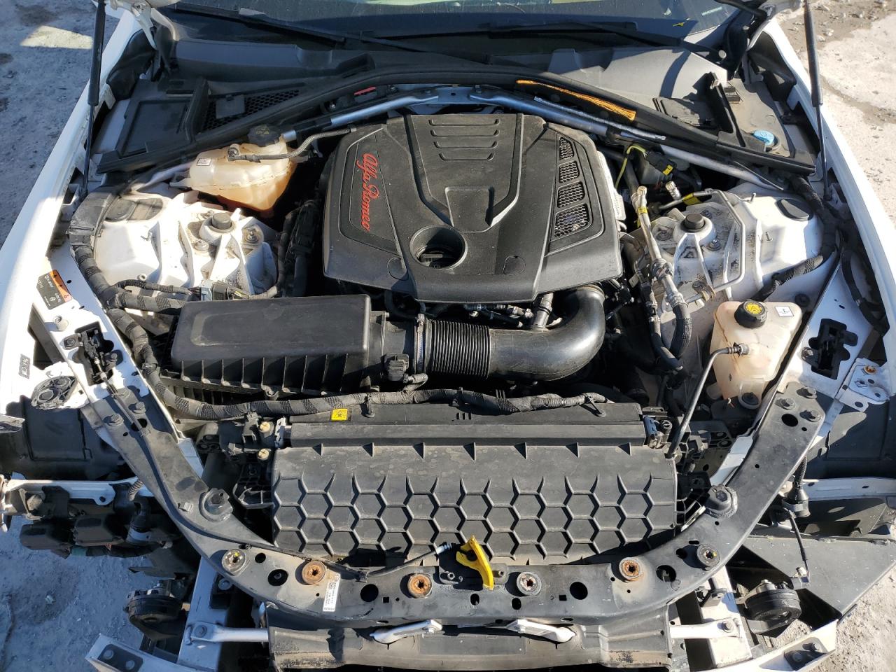2017 Alfa Romeo Giulia - Image 11