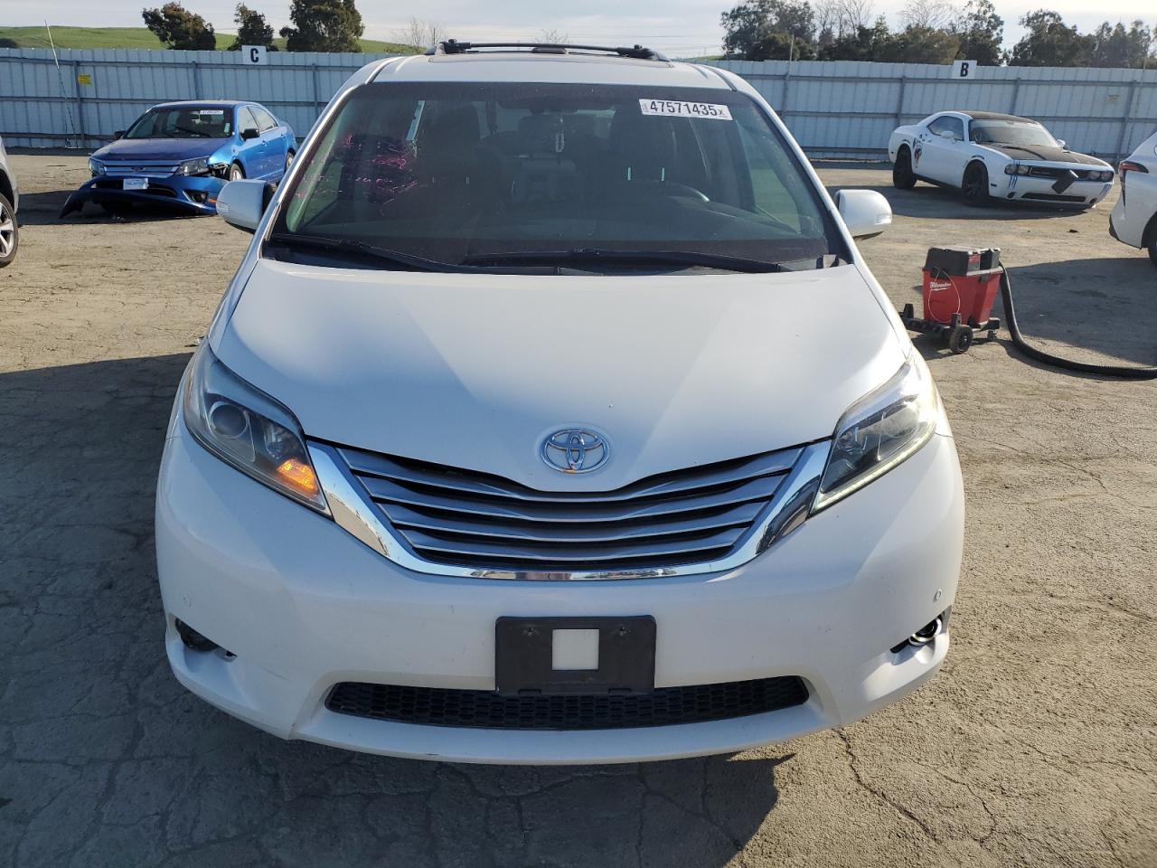 2015 Toyota Sienna - Image 5