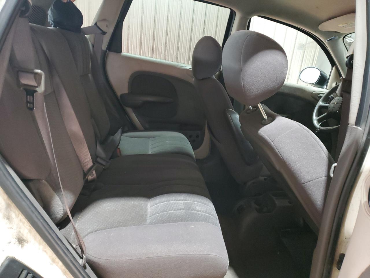 2004 Chrysler PT Cruiser - Image 11