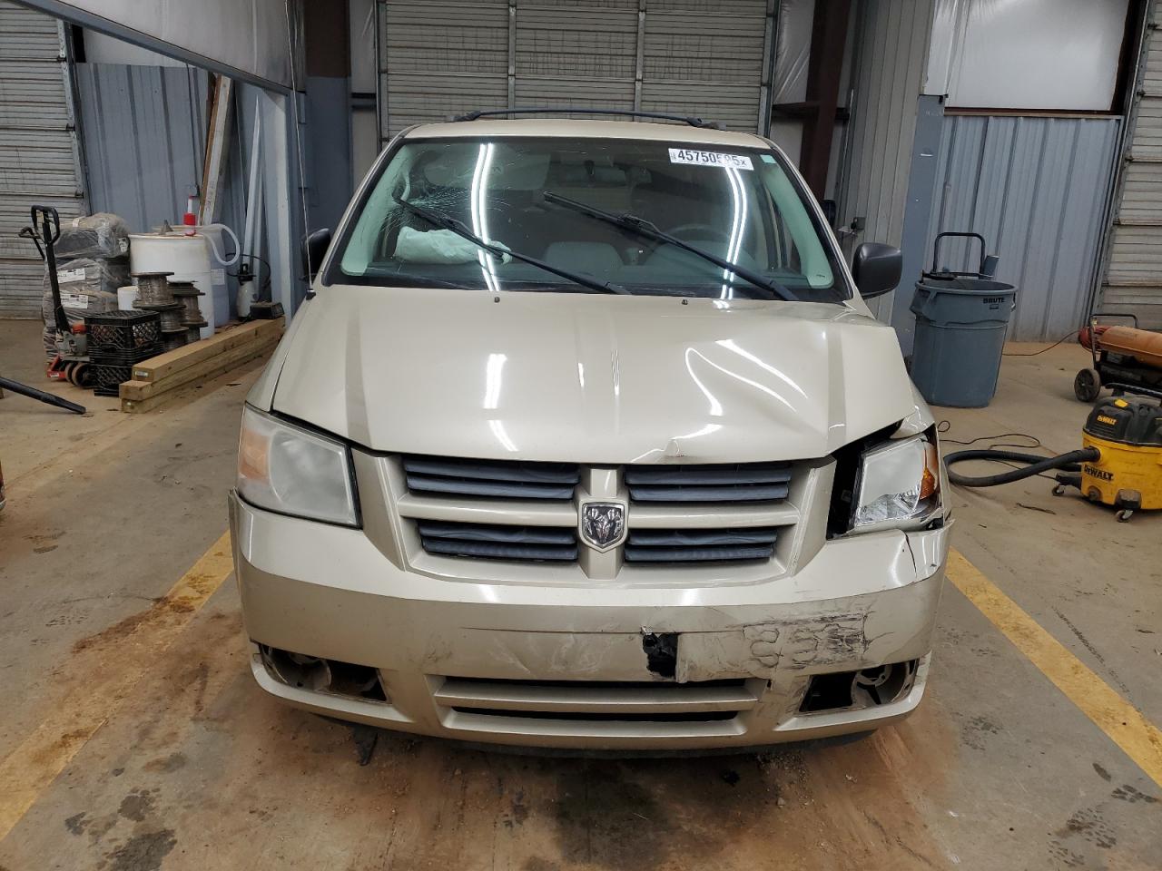 2010 Dodge Caravan - Image 5
