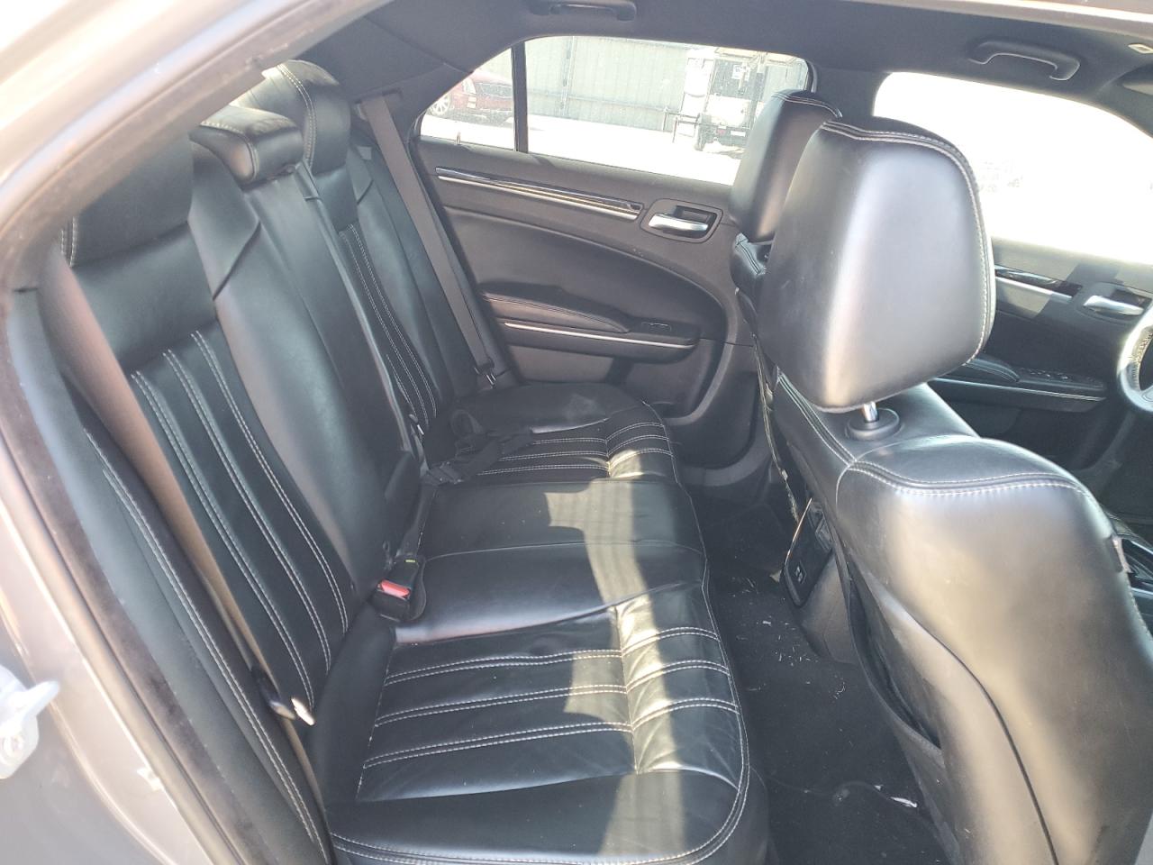2019 Chrysler 300 - Image 10