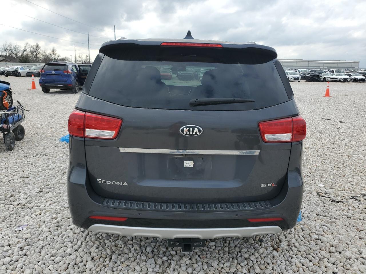 2017 Kia Sedona - Image 6