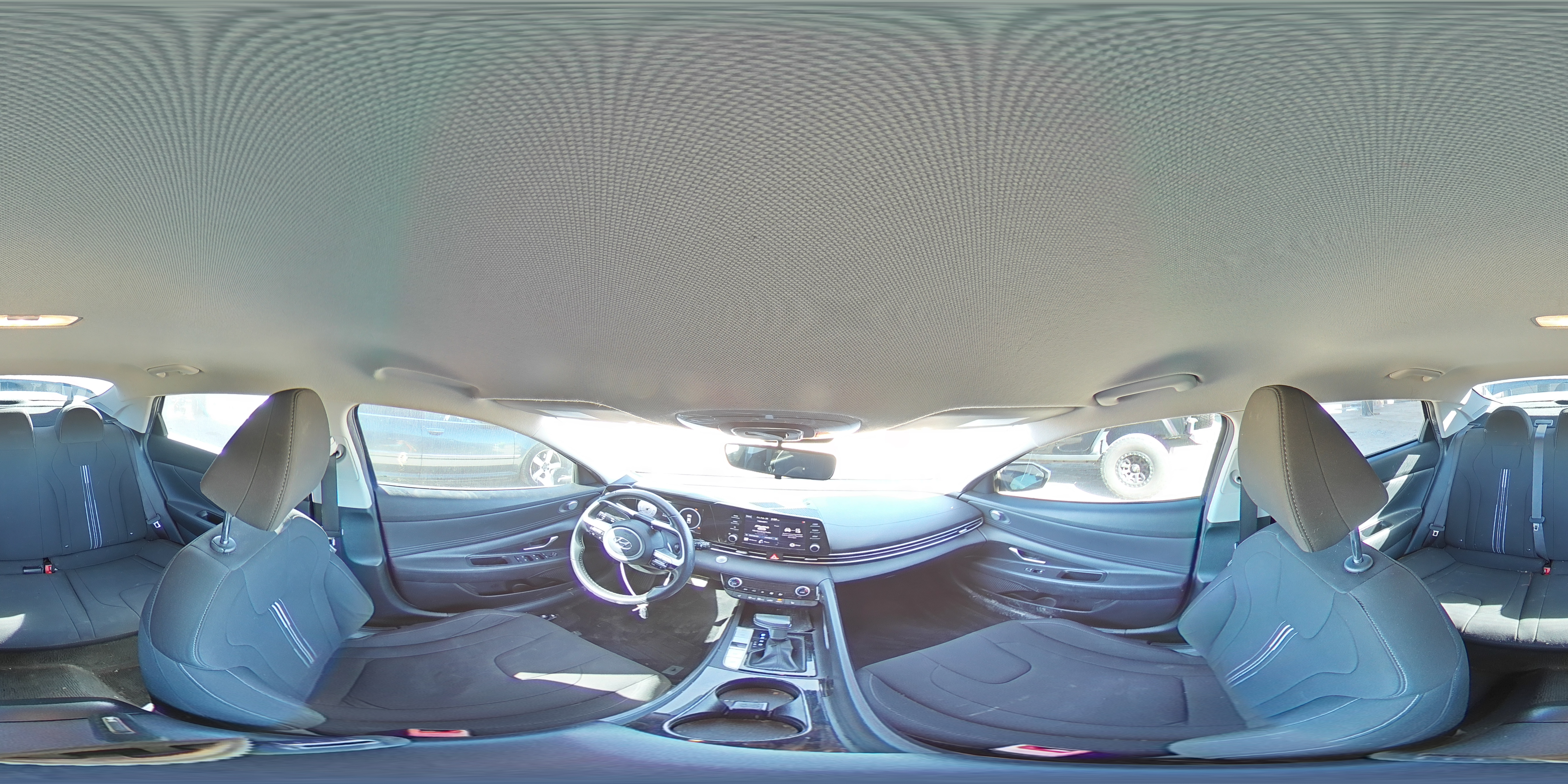 2022 Hyundai Elantra - Image 15