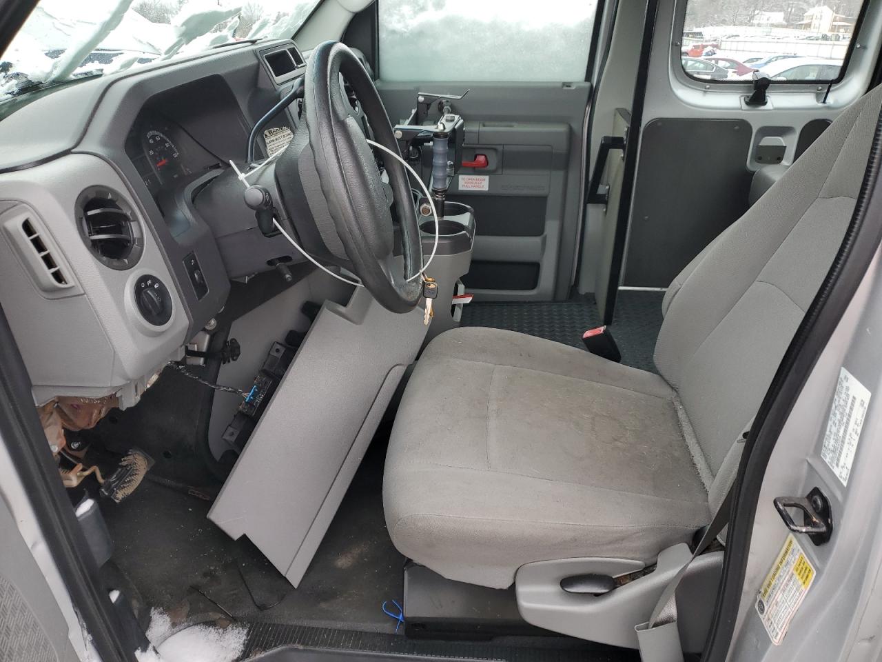 2011 Ford Econoline - Image 7