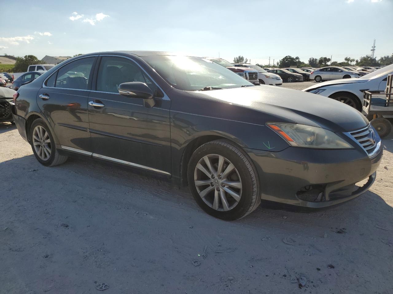 2010 Lexus ES - Image 4